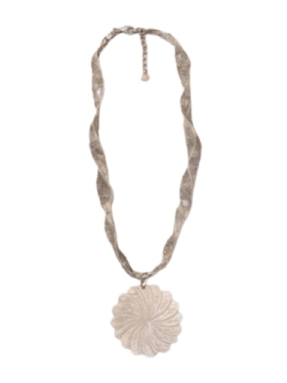 Freyja Collection White Floral Pendant Necklace — Boutique Ribbon Chain